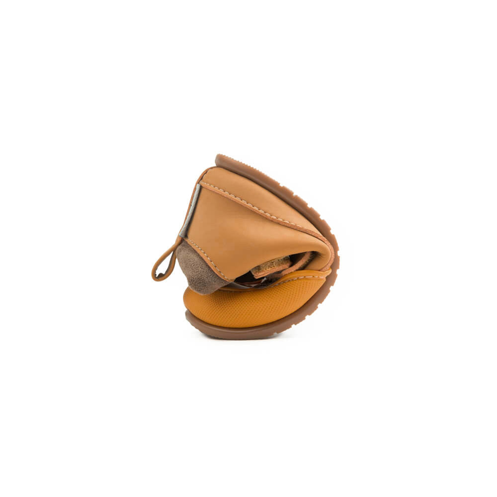 botitas minimalistas bebe suela blandita como andar descalzo color mostaza amarillo liria aw23