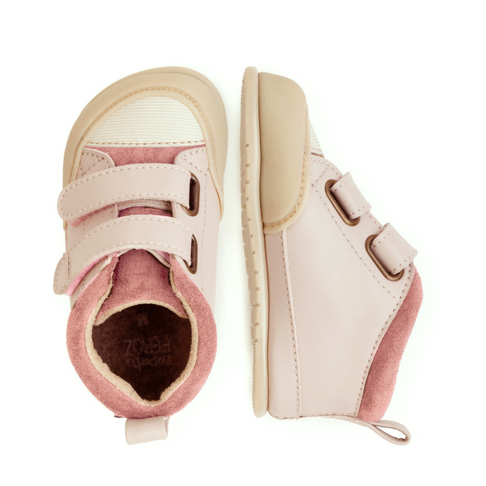 botitas minimalistas bebes calzado vegano movimiento libre primeros pasos color rosa palo liria aw23