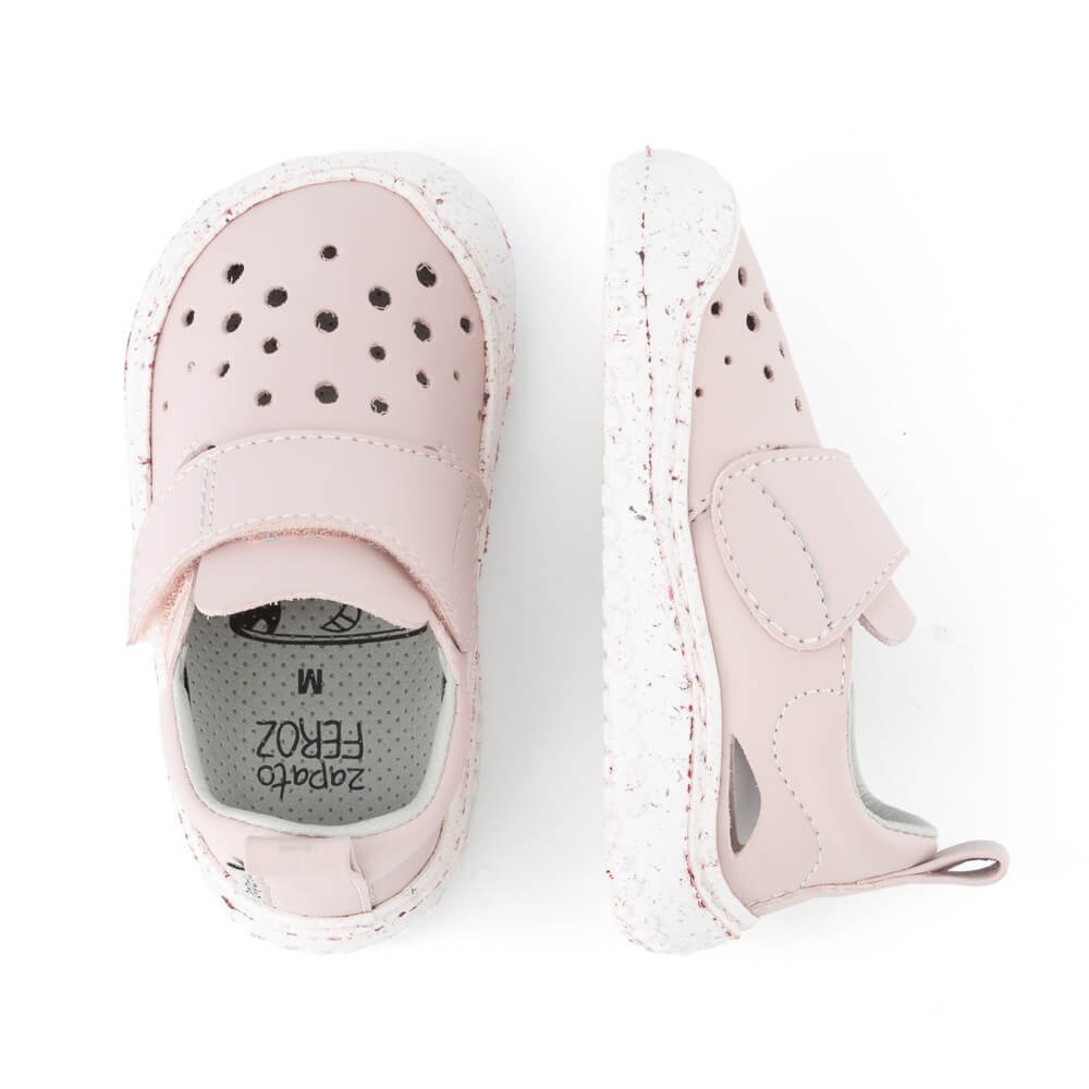 calzado minimalista espacio dedos pies gorditos color rosa palo claro bebe benisa feroz ss24  