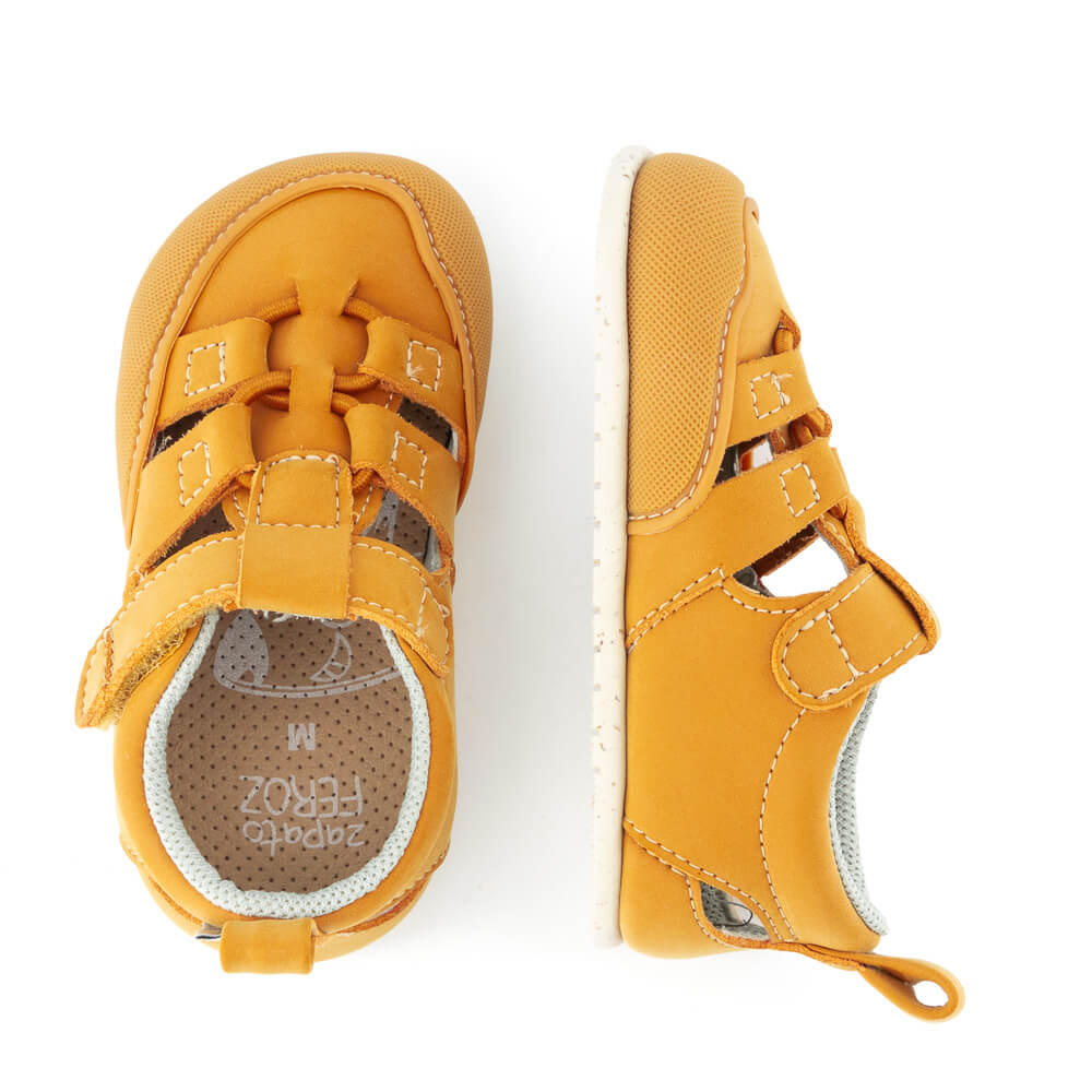 calzado suela plana flexible ligera bebes color amarillo mostaza primavera verano canet feroz ss24  