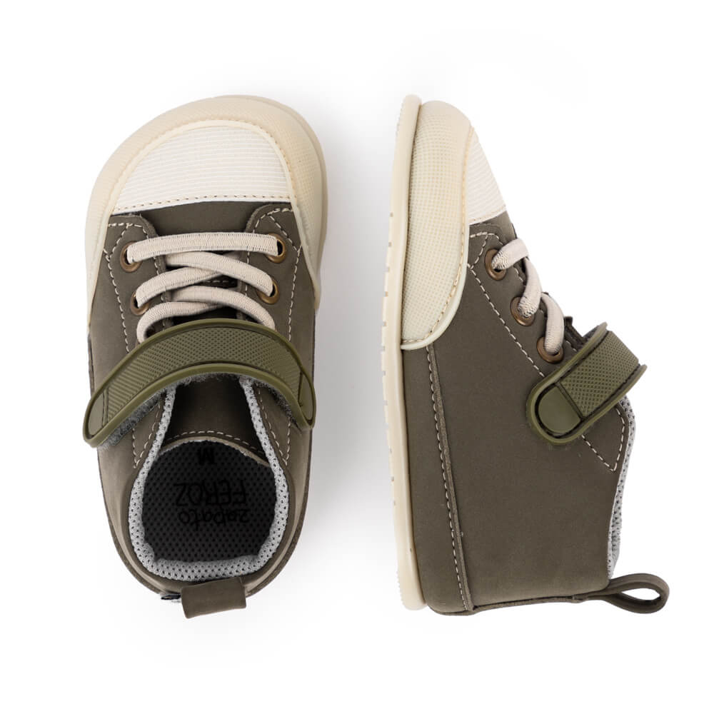 Jucar Feroz AW23 Gris Piel ,La botita minimalista que respeta el movimiento del tobillo en los primeros pasos.