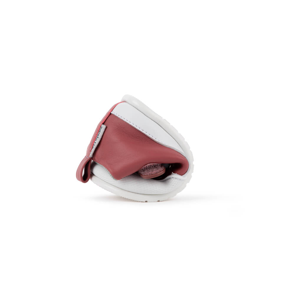 Jucar Feroz AW23 Kaki Microfibra Nobuck ,La botita minimalista que respeta el movimiento del tobillo en los primeros pasos.