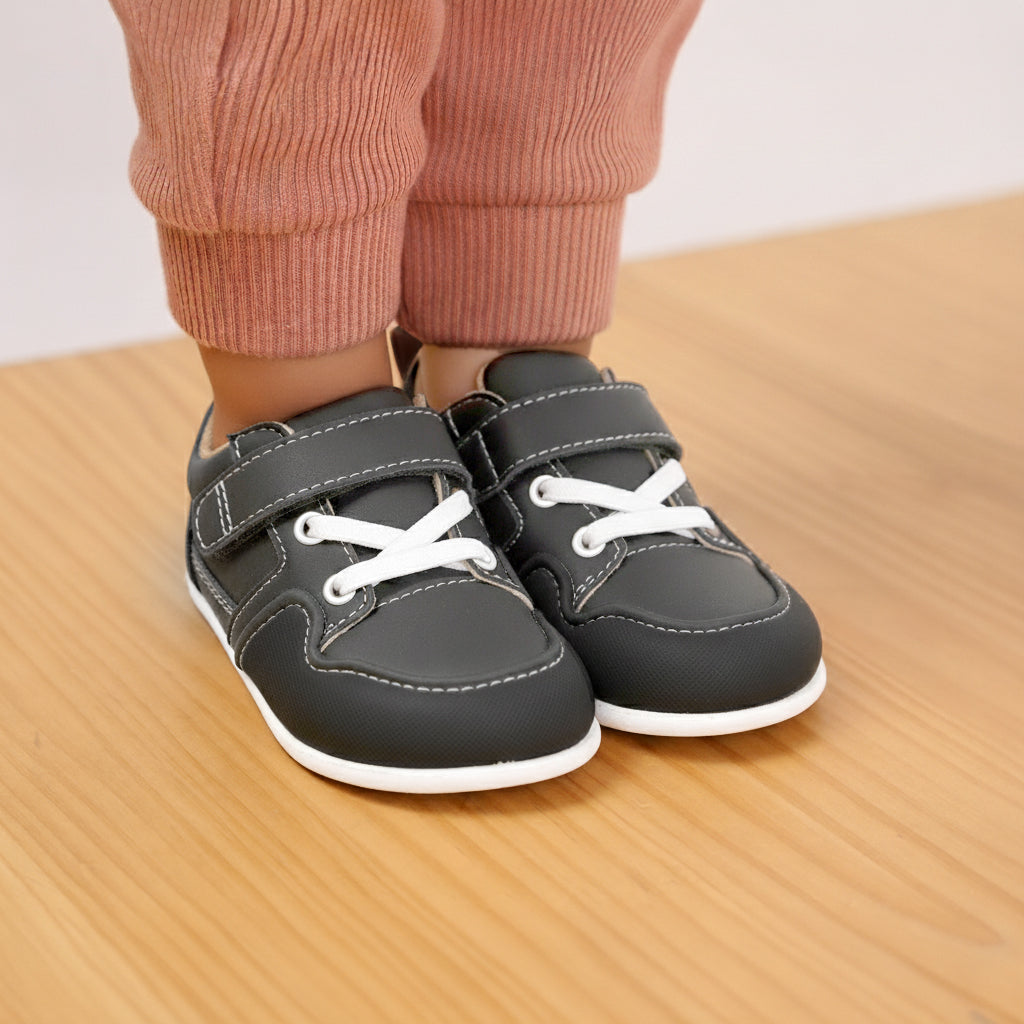 zapatillas respetuosas movimiento autonomia bebe color gris cheste feroz