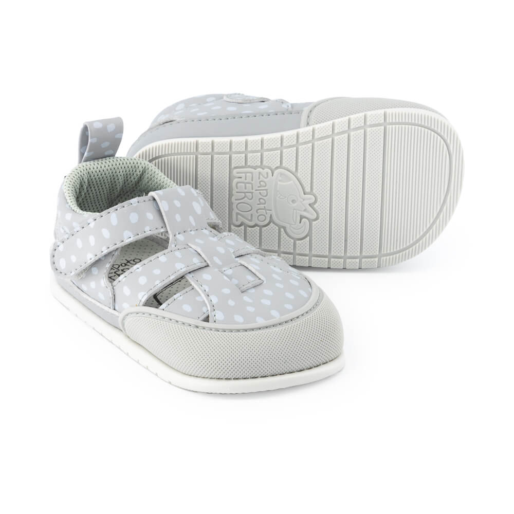 sandalias minimalistas primeros pasos espacio dedos suela flexible microfibra bebes color gris irta feroz ulises ss24