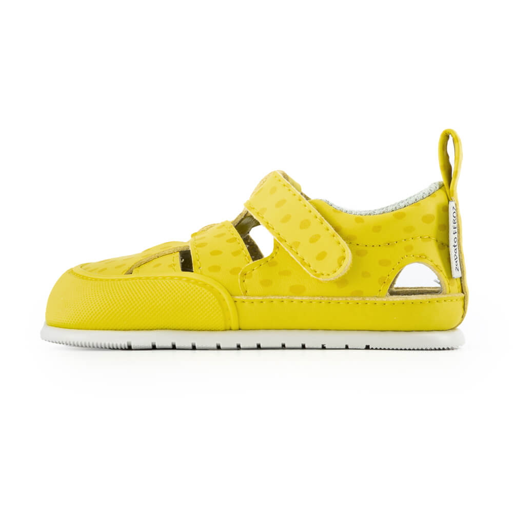 sandalias sin forro costuras sumergibles agua secado rapido bebes color amarillo puntitos irta feroz ulises ss24