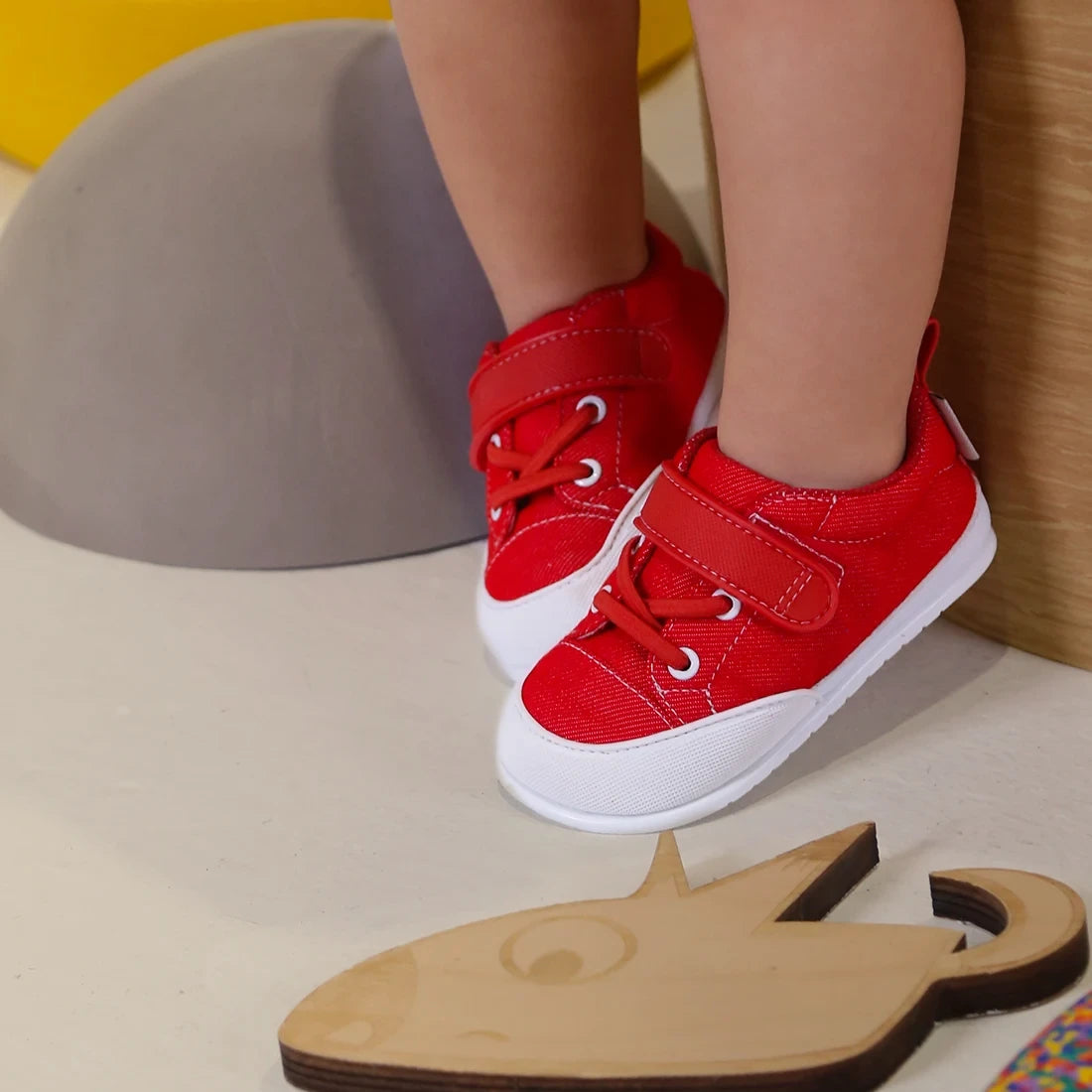 zapatillas deportivas veganas calzado bebes deportivo cordones colores piel velcro paterna feroz rojo.tejano