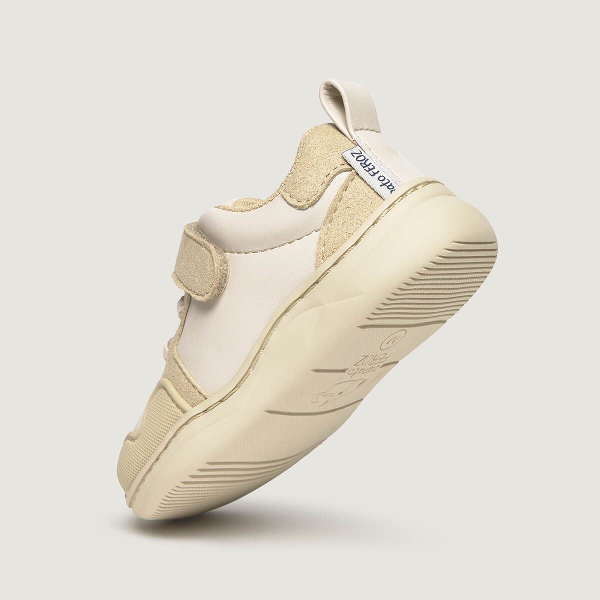 Detalle Olocau Feroz | Microfibra Nobuck Beige