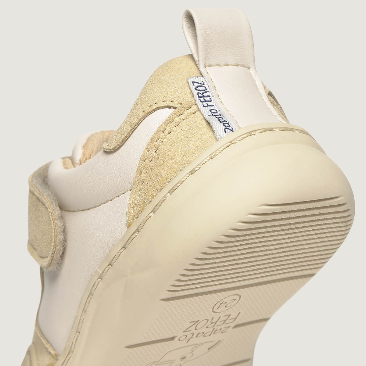 Detalle Olocau Rocker | Beige Microfibra Micronobuck