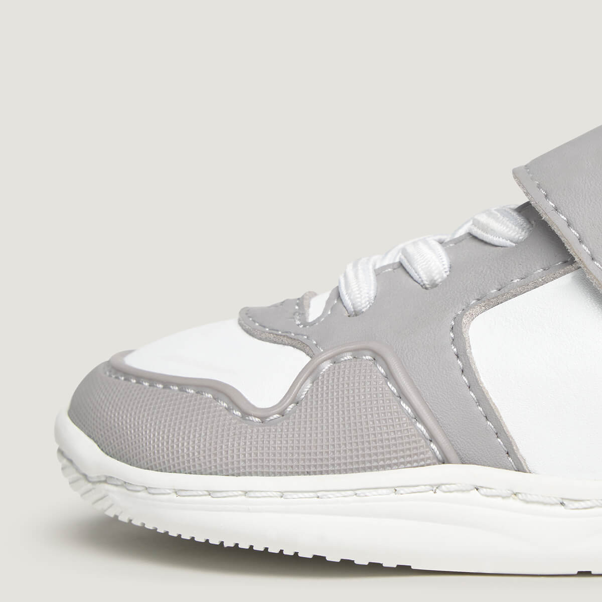 Detalle Olocau Rocker | Blanco Gris Microfibra Micronobuck