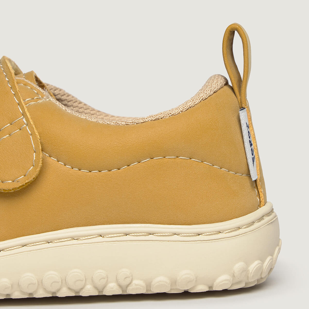 Dettaglio Morarira Rocker | Mostaza in microfibra nabuk