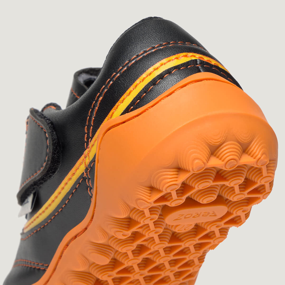 bota futbol sala barefoot amunt Microfibra detalle | Negro Naranja Microfibra