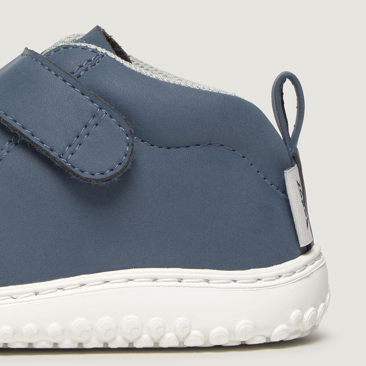 Detalle Jucar Rocker | Azul Denim Microfibra Nobuck