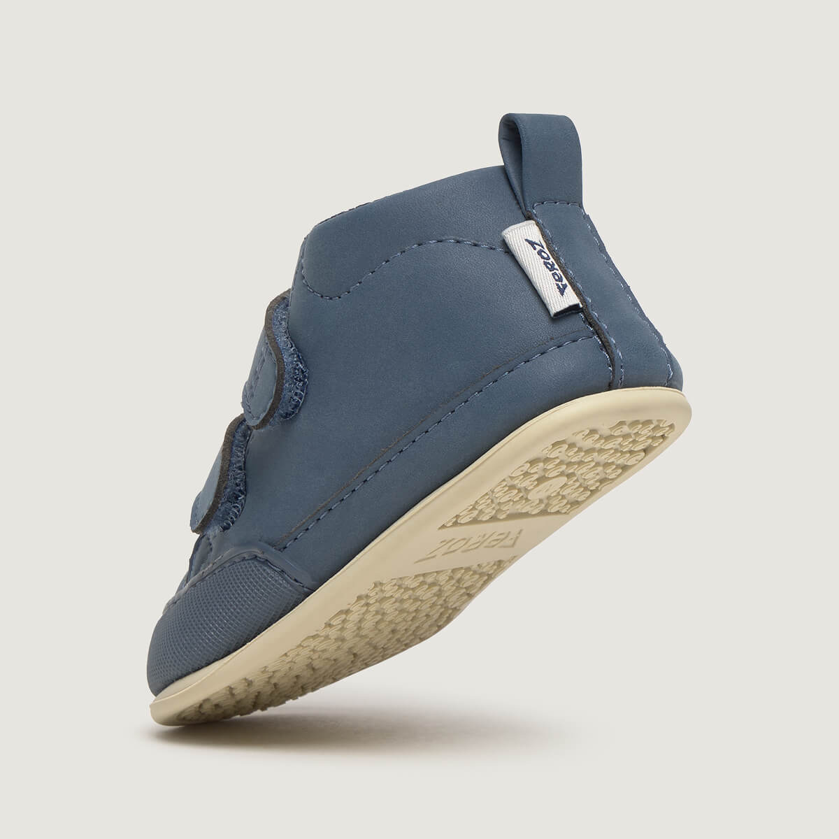 Detalle Lirira Feroz | Azul Denim Microfibra Nobuck