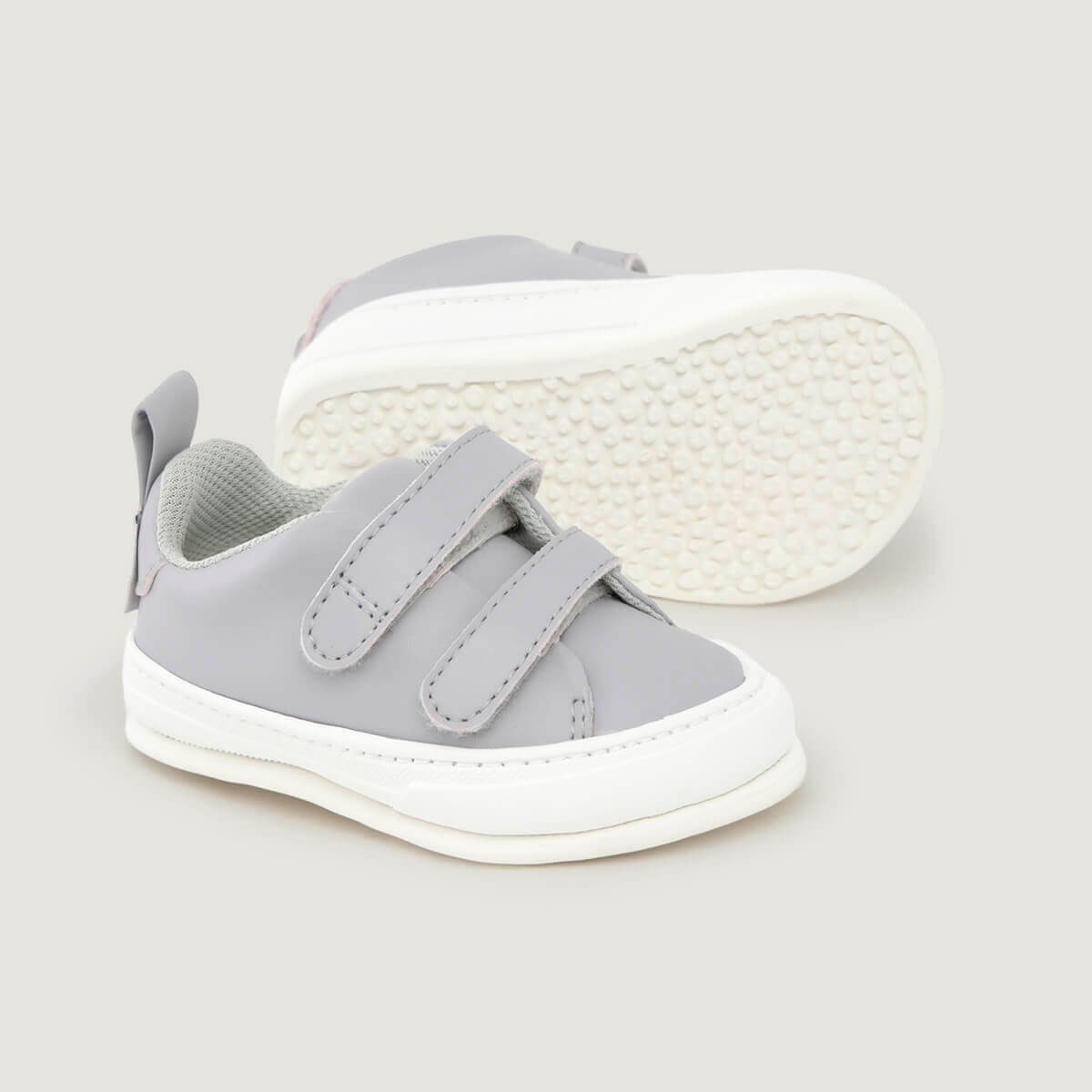 Detalle  Valencia Feroz | Gris Claro Microfibra Nobuck
