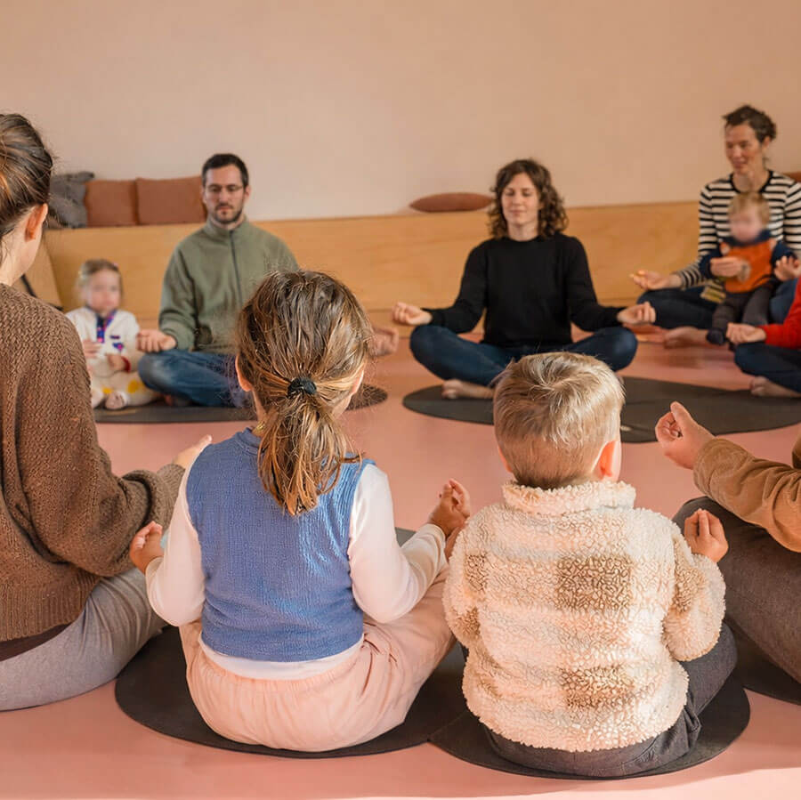 Yoga en familia en Ferozland