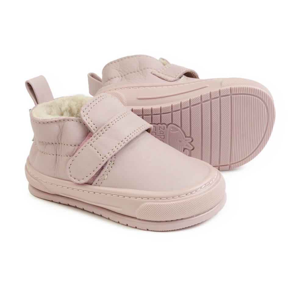 botas-piel-calentitas-ligeras-transpirables-confortables-suaves-bebes-color-rosa-ademuz-aw23