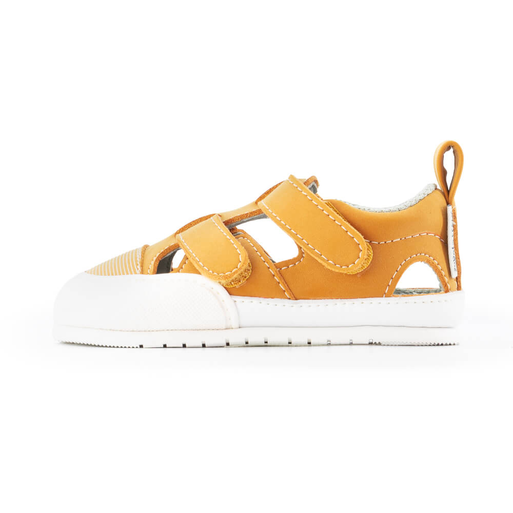 calzado respetuoso movimiento desarrollo pies bebes color amarillo mostaza primavera verano javea feroz ss24