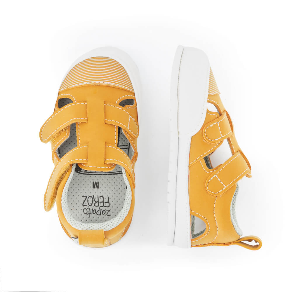 calzado respetuoso movimiento desarrollo pies bebes color amarillo mostaza primavera verano javea feroz ss24
