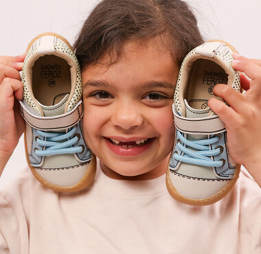 Los pies siguen creciendo -  respetemoslos