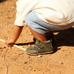 portada serra feroz calzado barefoot bebe |  Azul Denim Microfibra Nobuck | Mostaza Microfibra Nobuck | Piedra Microfibra Nobuck | Nut Serraje Reciclado |  Kaki Serraje Reciclado | Frambuesa Piel