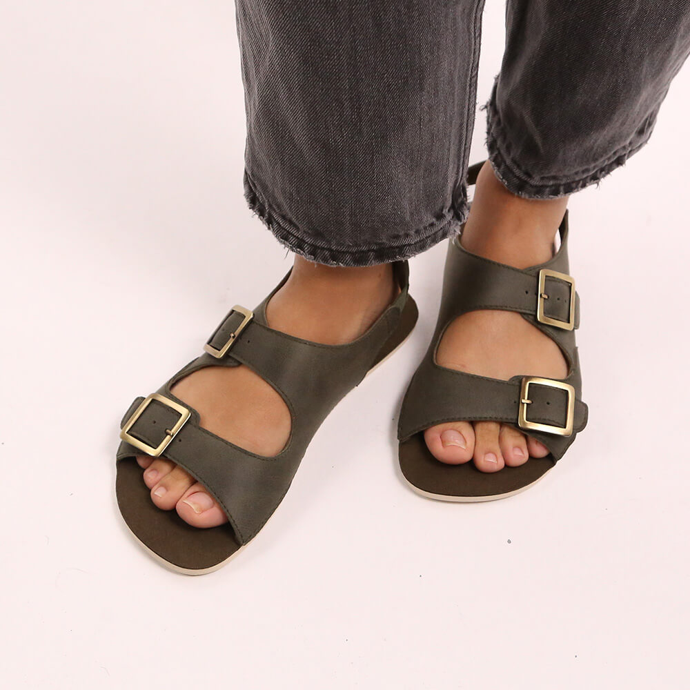 sandalia adulto minimalista respetuosa libertad movimiento hombre mujer saler ss26 kaki | Kaki Microfibra Serraje