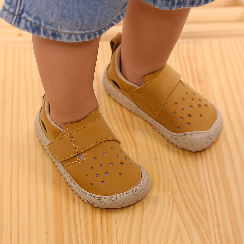 sandalia cerrada respetuosa bebes benisa ss26 mostaza