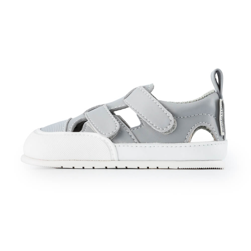 sandalias transpirables suela plana flexible pies anchos gorditos bebes color gris javea feroz ss24
