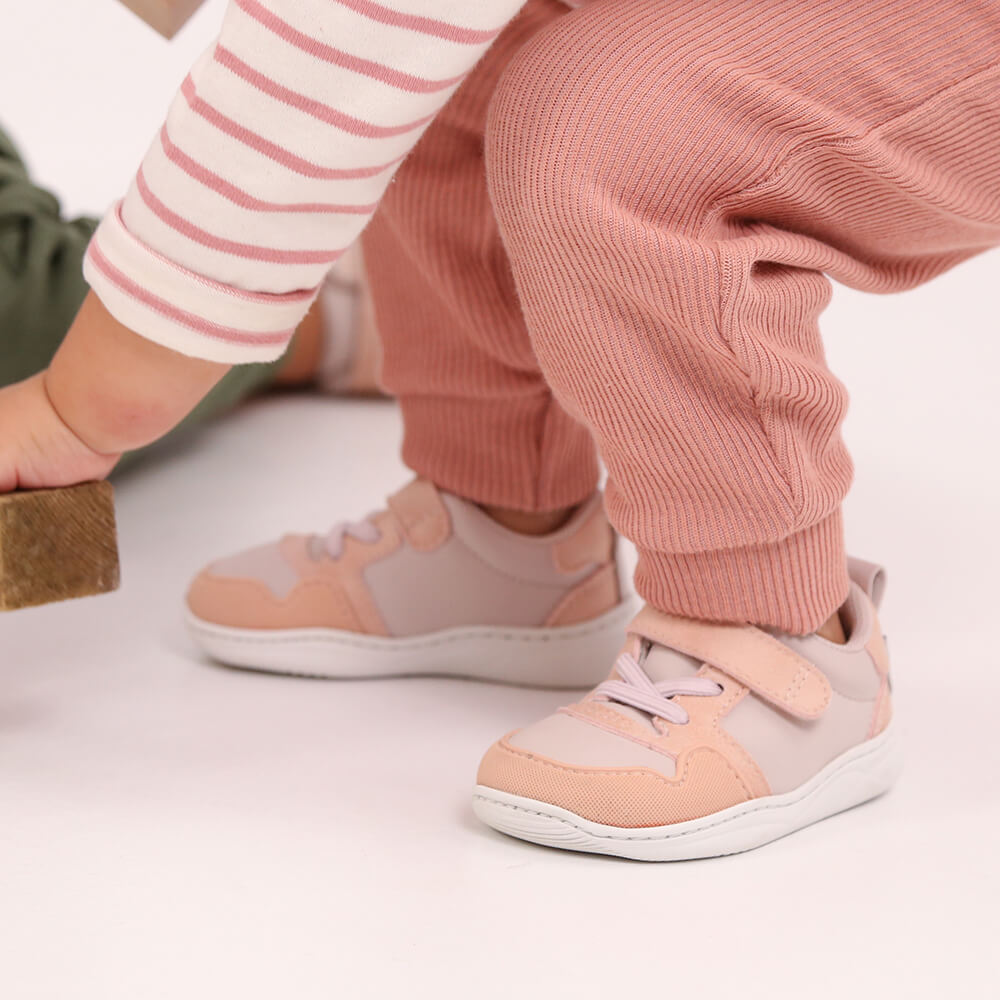 zapatilla deportiva infantil barefoot beige olocau feroz | rosa microfibra microserraje