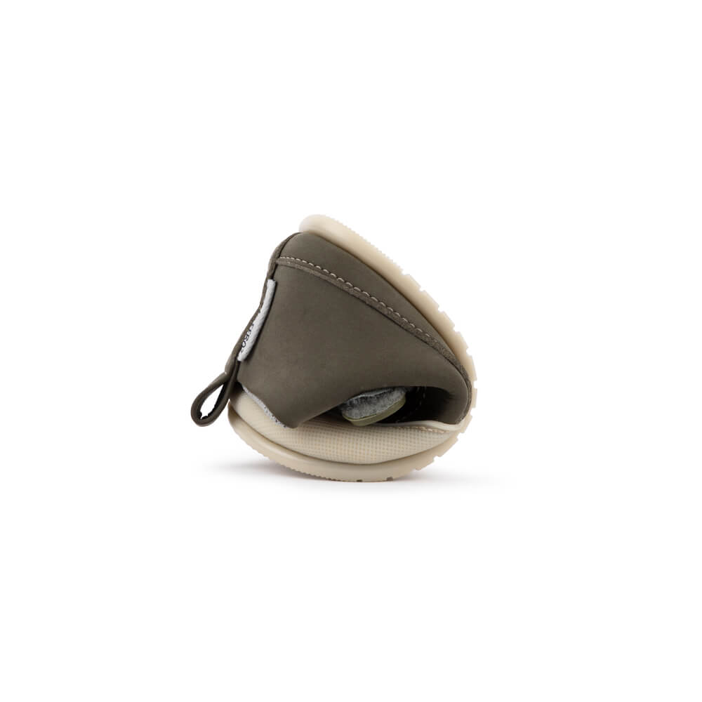 Jucar Feroz AW23 Azul Microfibra Nobuck ,La botita minimalista que respeta el movimiento del tobillo en los primeros pasos.