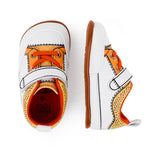 Paterna Comic Feroz AW23 Naranja Microfibra ,La zapatilla molona con estampado cómic que le da libertad plena a tu bebé