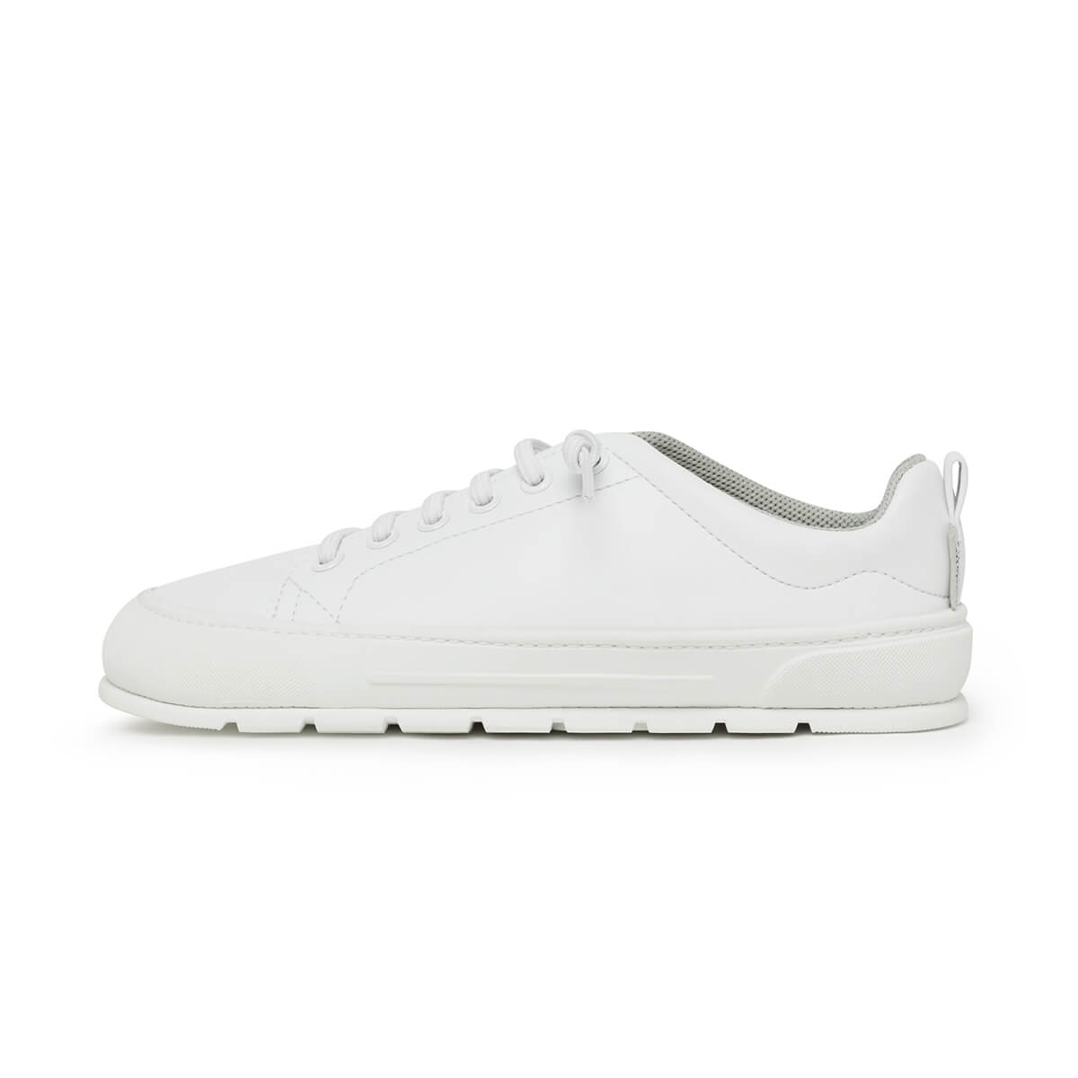 zapatillas minimalistas forma pie suela plana flexible color blanco paterna adulto aw24 01