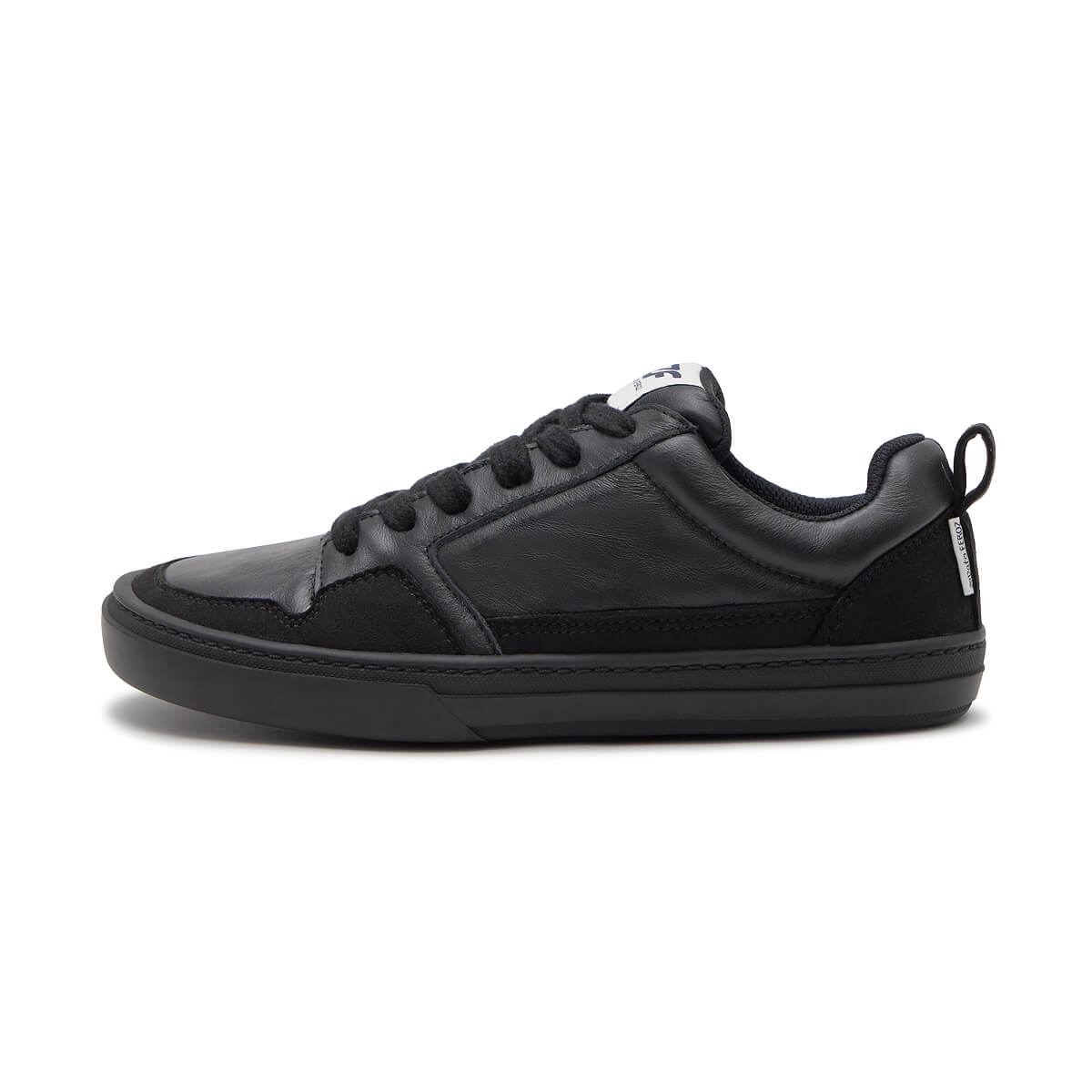zapatillas minimalistas veganas old school ligeras adolescentes color negro cheste freekers aw24 01