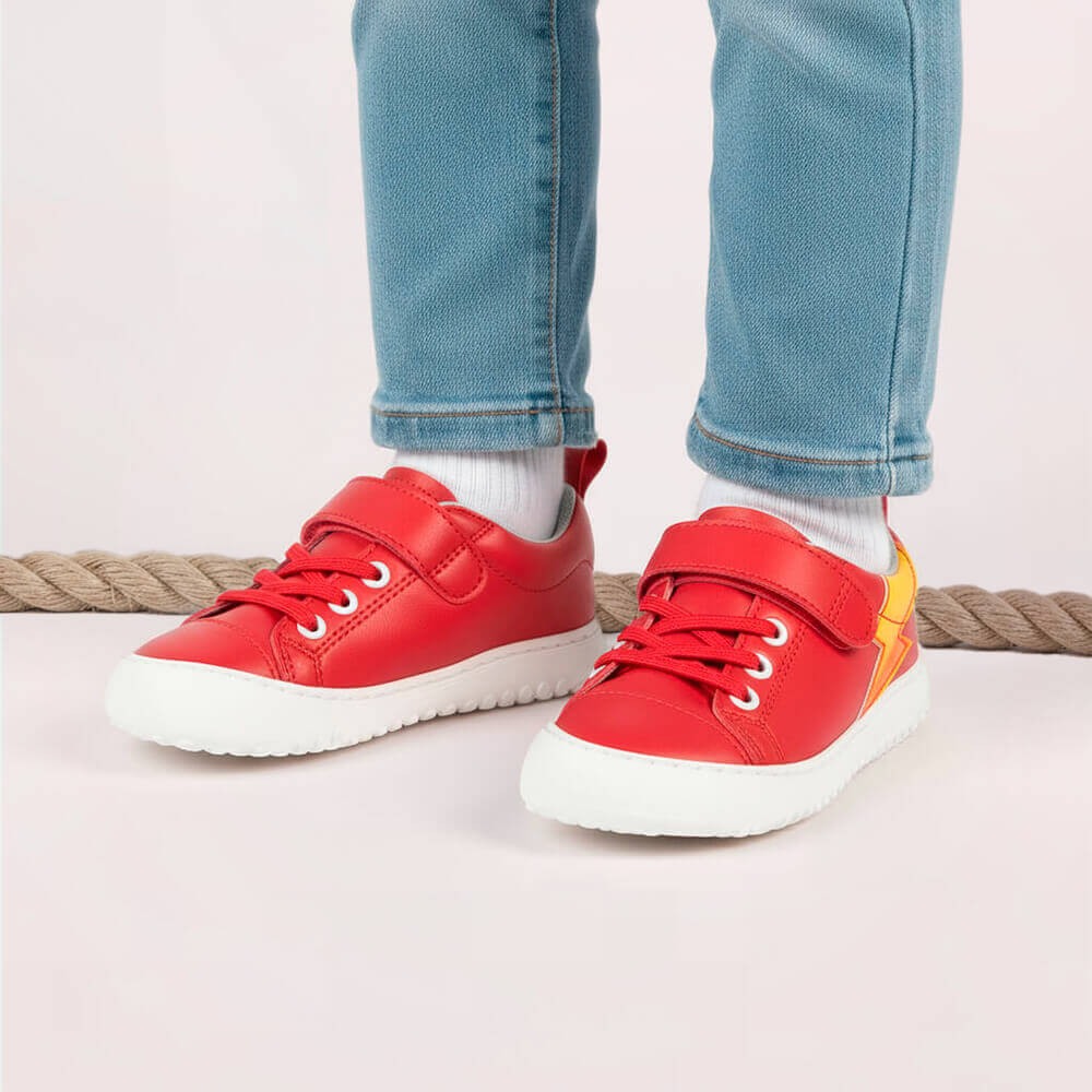 Zapatillas respetuosas veganas estilo casual rocker color rojo paterna rayo 05